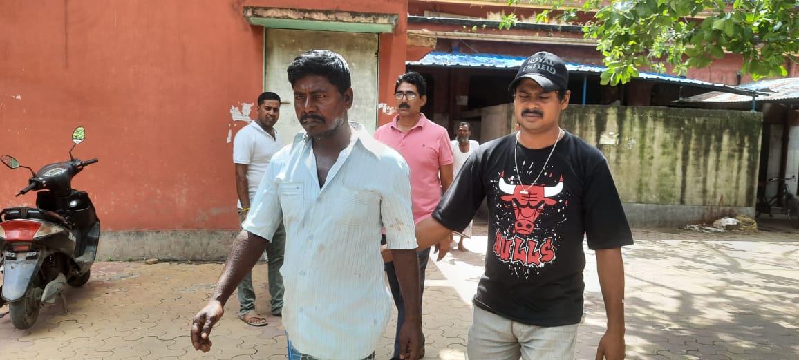 e rickshaw ভাড়া নিয়ে বচসা,টোটোচালককে এলোপাতাড়ি কোপ যাত্রীর।