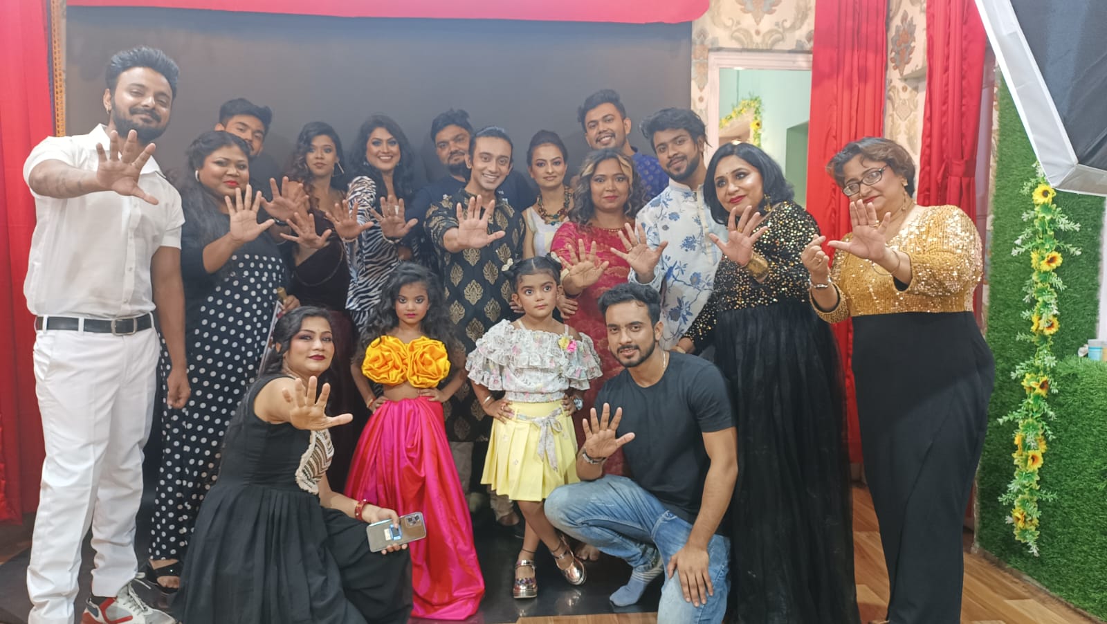 অভিনয়, মডেলিং জগতে গ্রমিং করার প্লাটফর্ম ষ্টুডিও "HiFive"