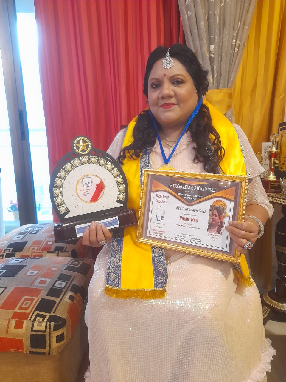 ILF Awards পাপিয়া রাও "আইএলএফ এক্সিলেন্স অ্যাওয়ার্ড" জিতেছেন
